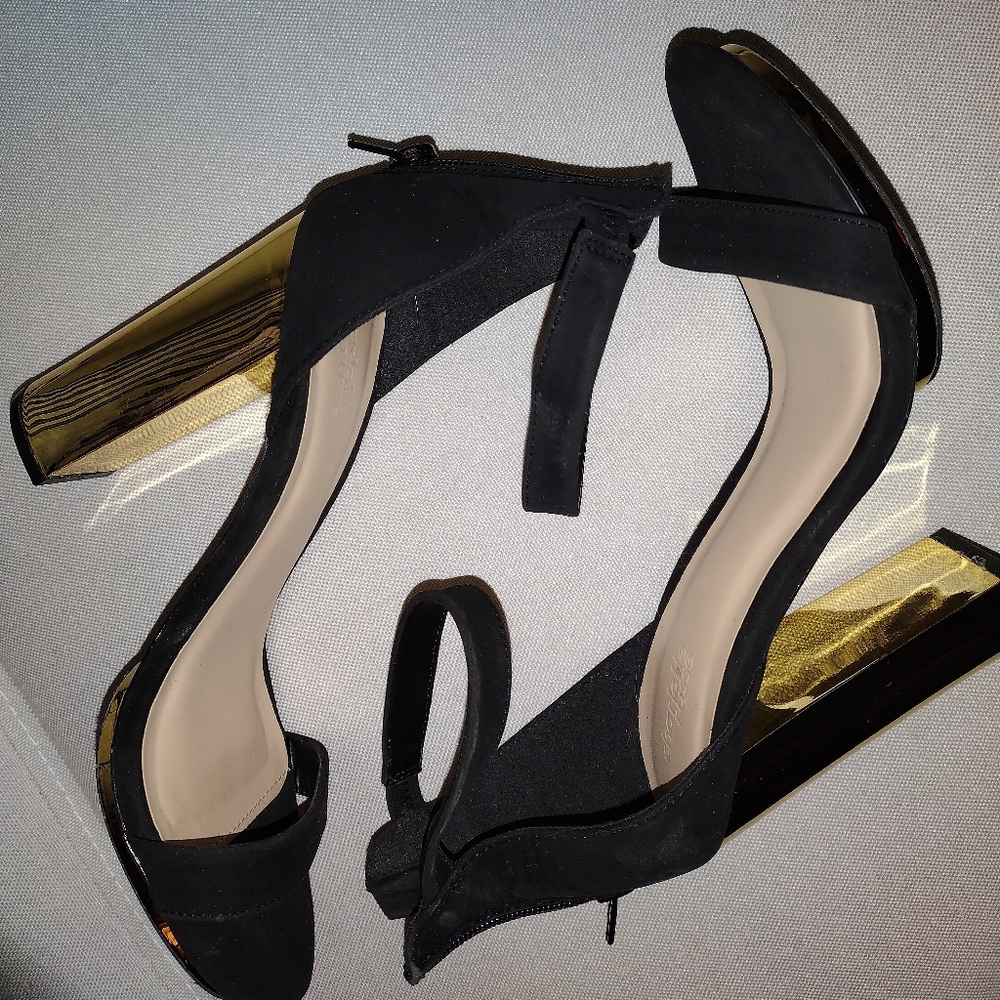 ❣Charlotte Russe Heels shoes Black n Gold